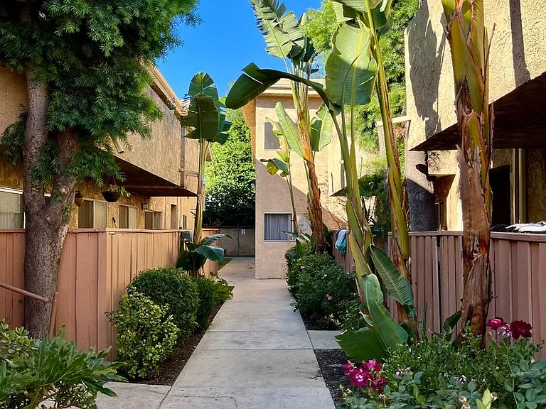 Columbus Terrace — Photo 11
