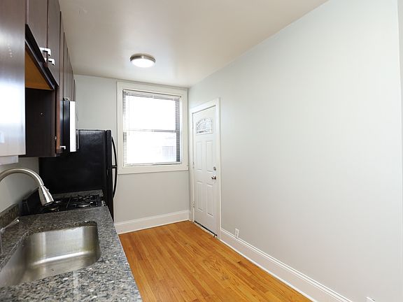 5th image of 2407 W Wilson Ave #4