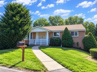 4308 Paradise Dr, Gibsonia, PA 15044
