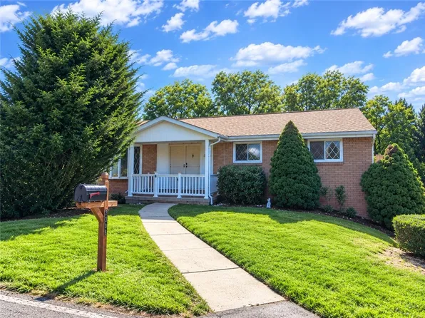 4308 Paradise Dr, Gibsonia, PA 15044