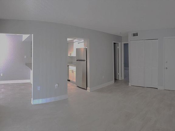 5th image of 133 Bristol Ct