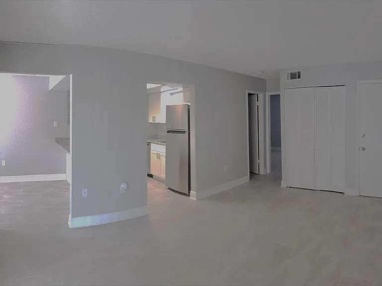 133 Bristol Ct — Photo 5