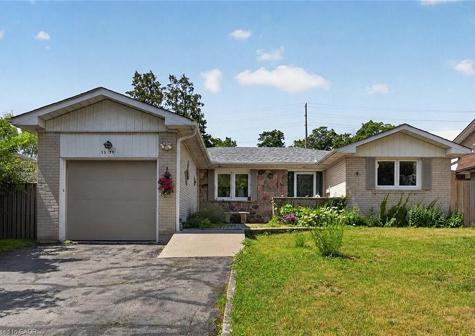 1st image of 1379 Tyneburn Cres