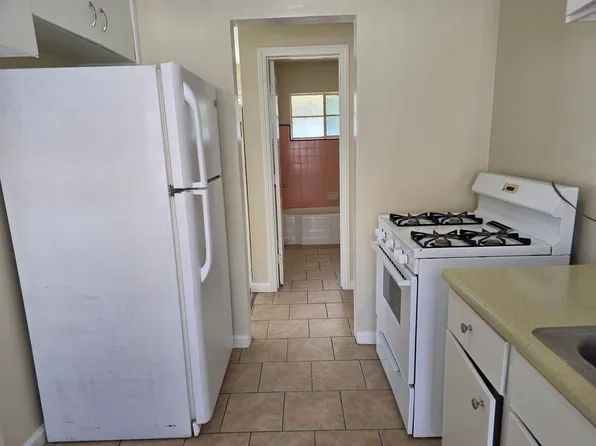 1210 Oregon St APT 4, Bakersfield, CA 93305