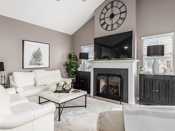 5th image of 307 Nicholas Dr #46
