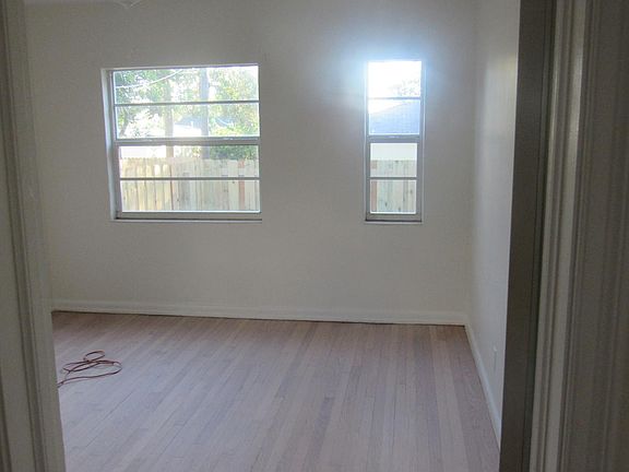 4th image of 902 N J St APT 3