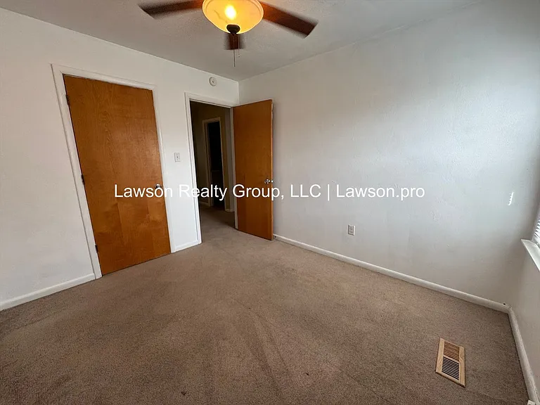 107 Oxford Sq — Photo 22