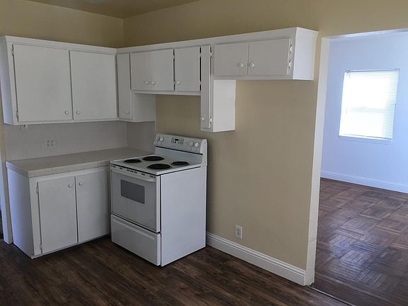 4th image of 975 Las Palmas Ave