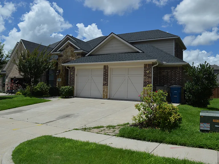 127 Iris Dr — Photo 2