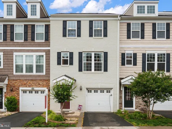 8486 Craggan Ln, Manassas, VA 20109
