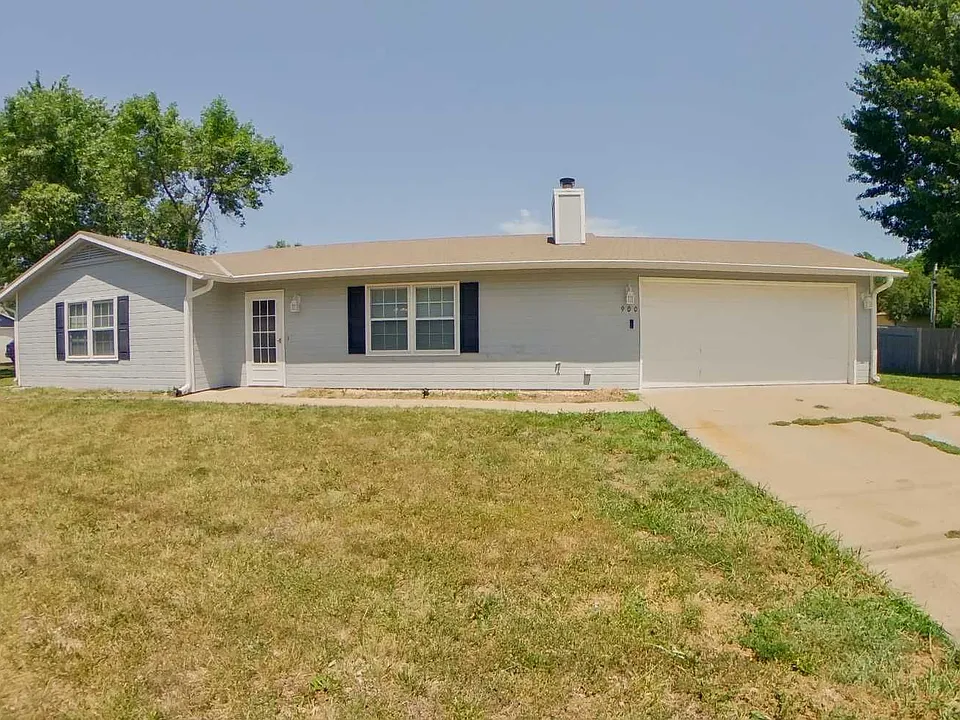 900 Davis Dr