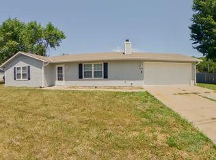 900 Davis Dr, Manhattan, KS 66502