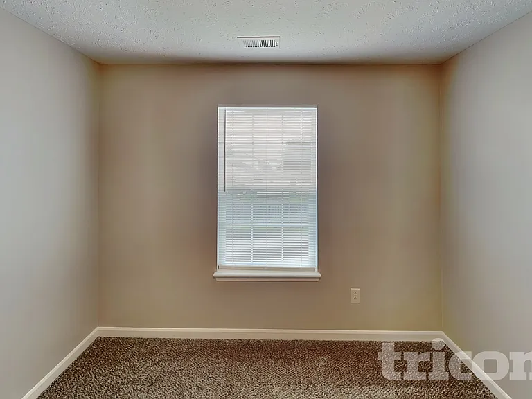 1102 Central Park Blvd N — Photo 10