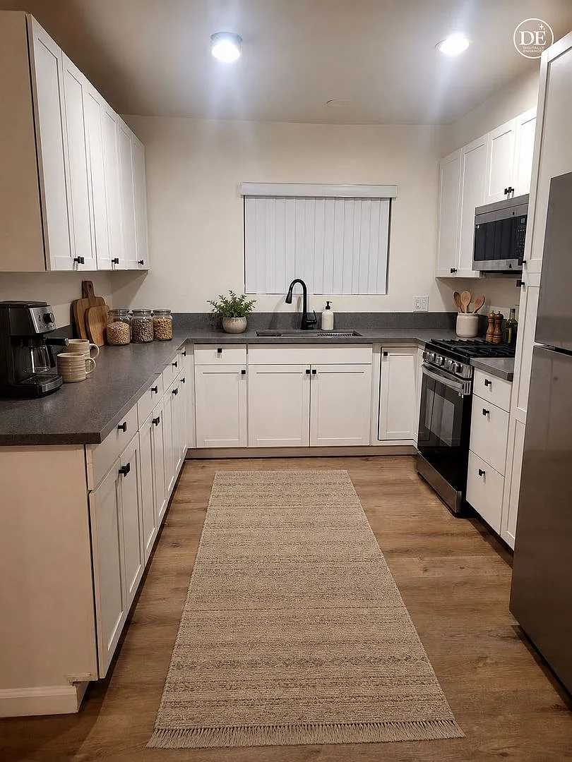11720 Hamlin Street — Photo 4