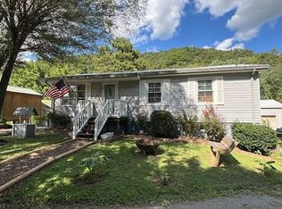 40 N Richmond Ave, Auxier, KY 41602