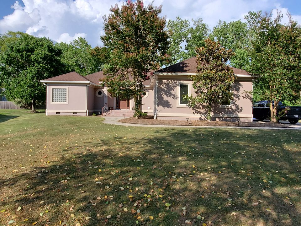 1st image of 811 Larkspur Ln