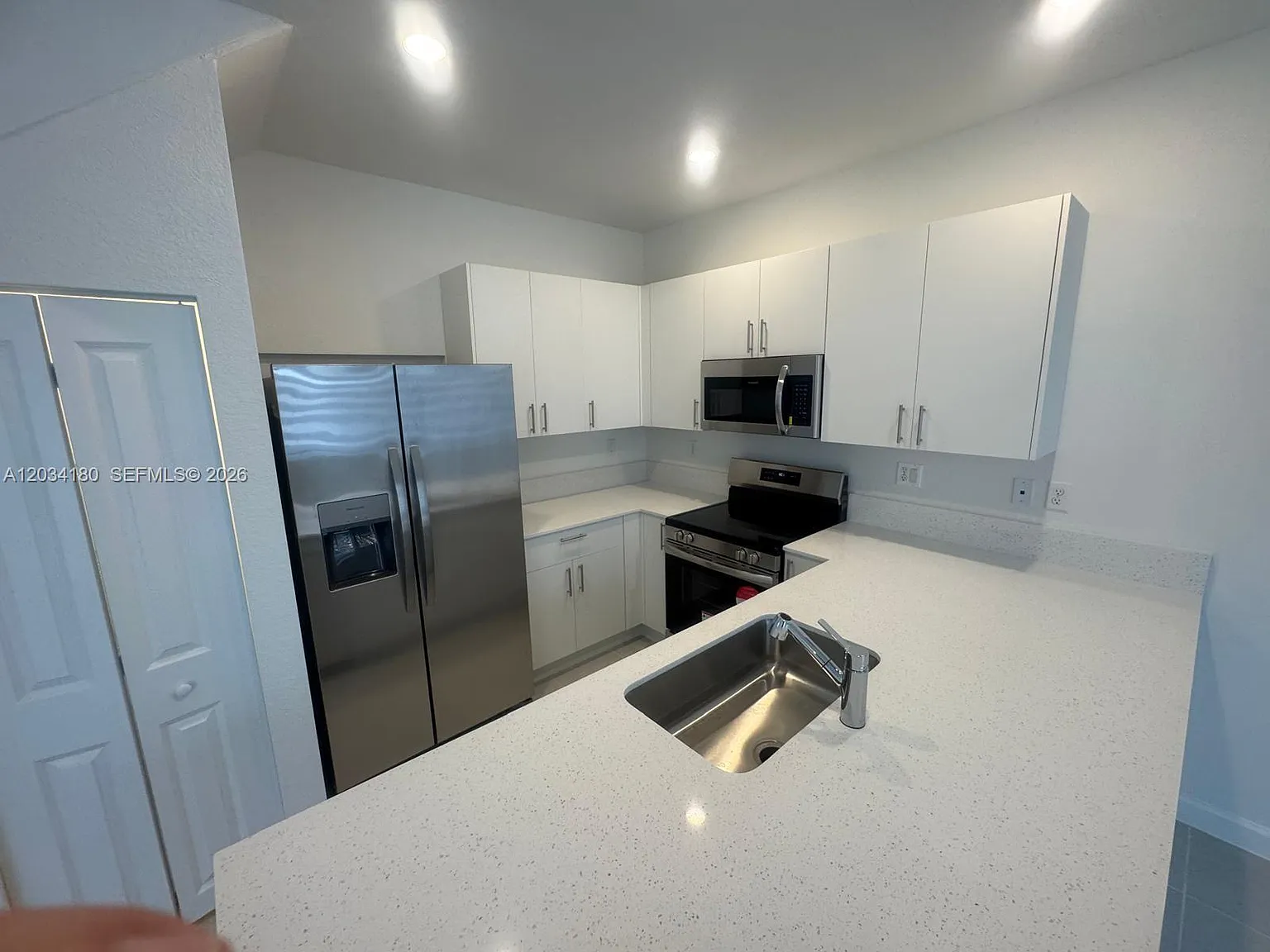 4 bed, 1600 sqft, $3,100 — Photo 4