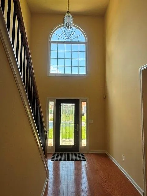 4 bed, 2.5 bath, 2139 sqft, $2,900 — Photo 2