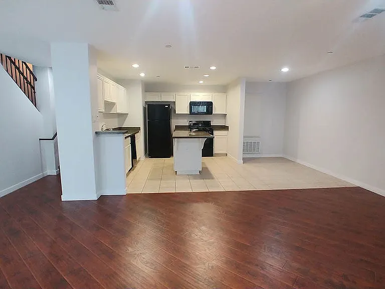 Almeria Townhomes — Photo 77