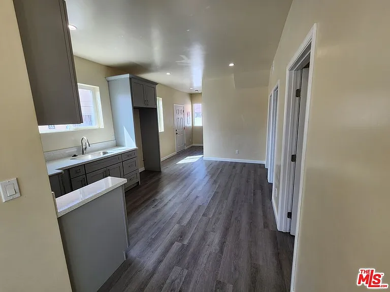1535 W 80th St — Photo 5