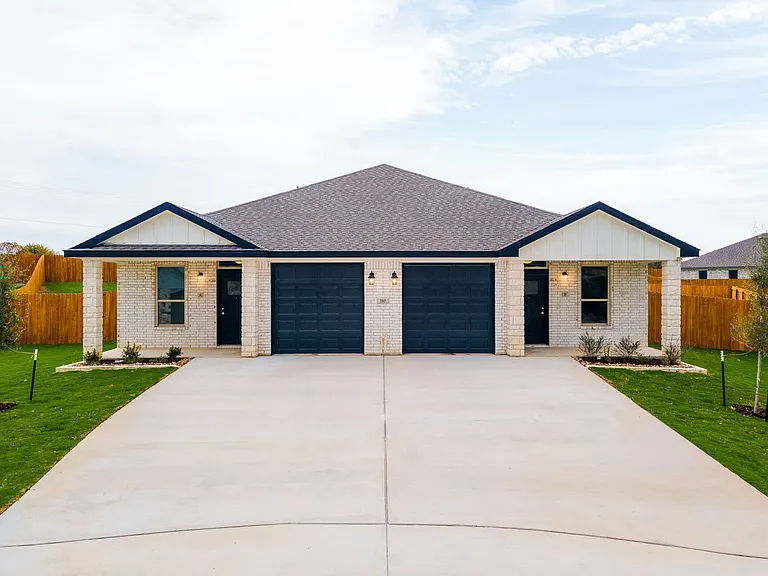 111 Levi Ct — Photo 1