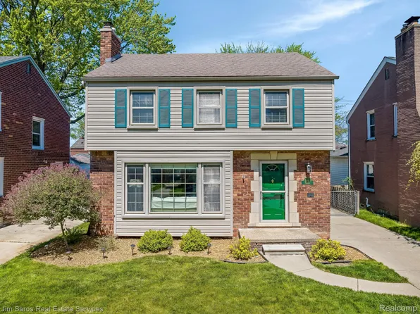 2040 Norwood Dr, Grosse Pointe Woods, MI 48236