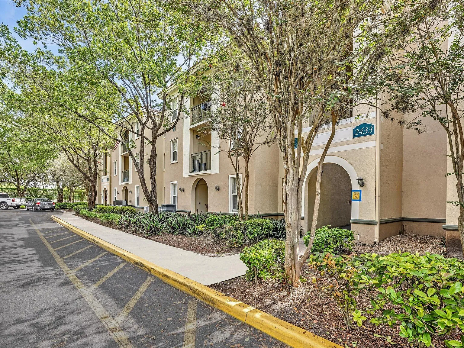 2 bed, 2.0 bath, 1072 sqft, $2,500 — Photo 4
