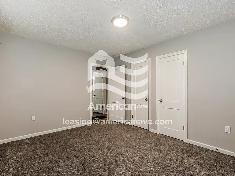 1854422_012_bedroom_12.jpg
