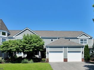 37 Woodcrest Dr, Morristown, NJ 07960
