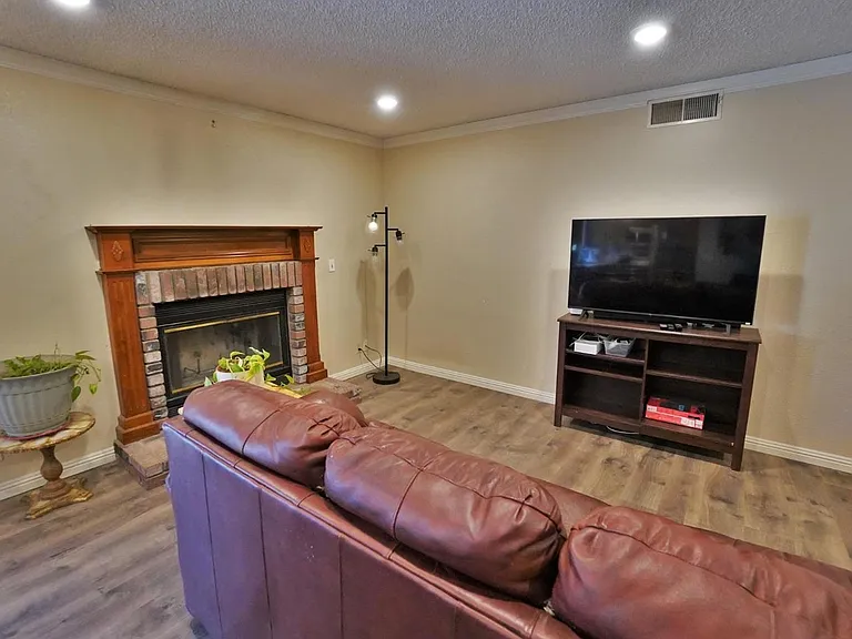 5823 E Washington Ave — Photo 15