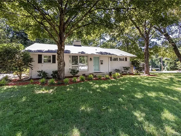 5875 Wedgewood Dr — Photo 2