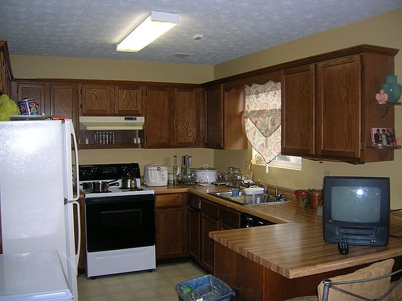 3rd image of 6435 Eastbriar Dr