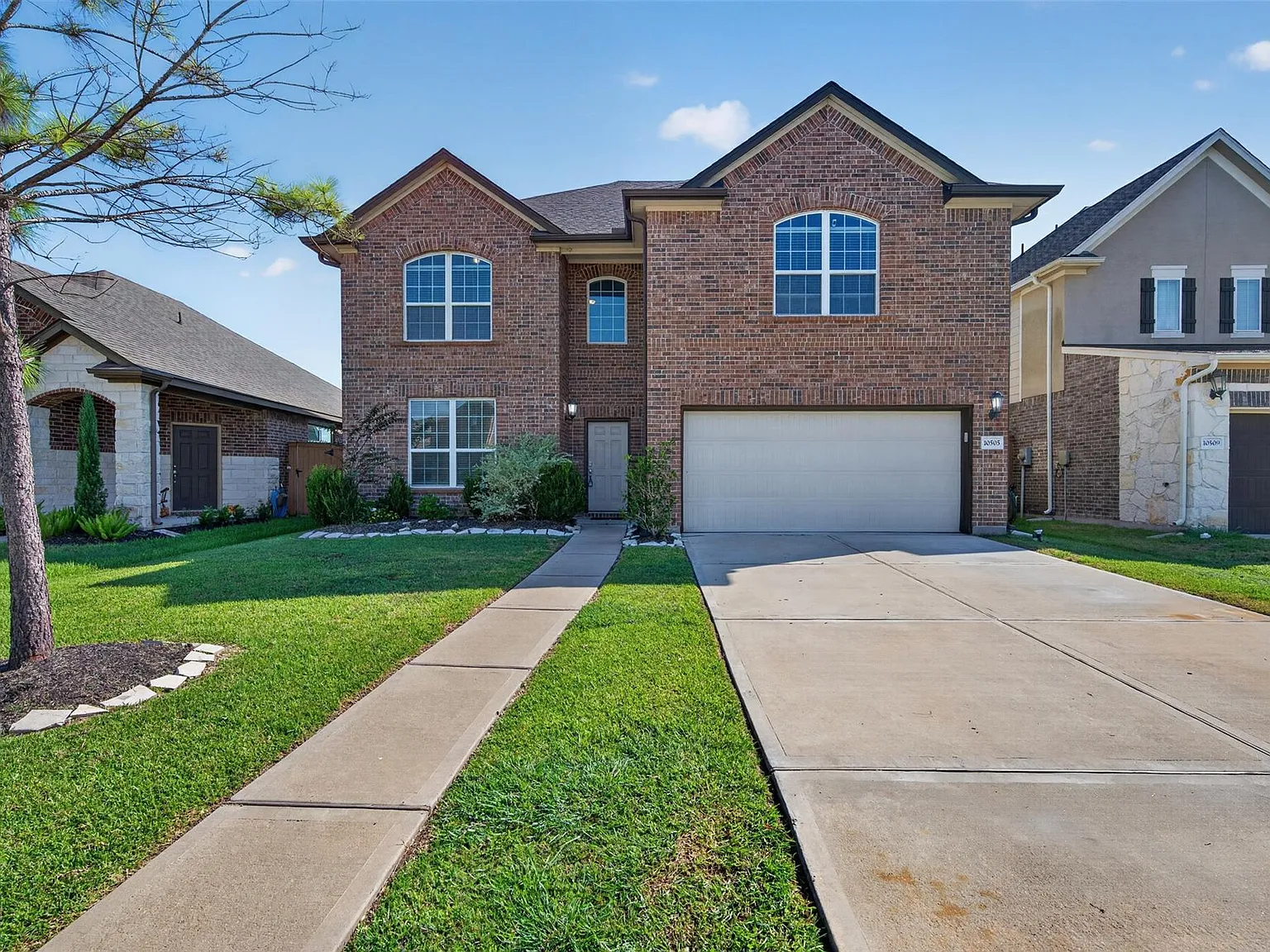 4 bed, 3.5 bath, 2878 sqft, $3,200 — Photo 1