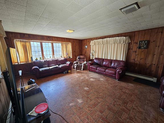 3rd image of 129 W Hill Road