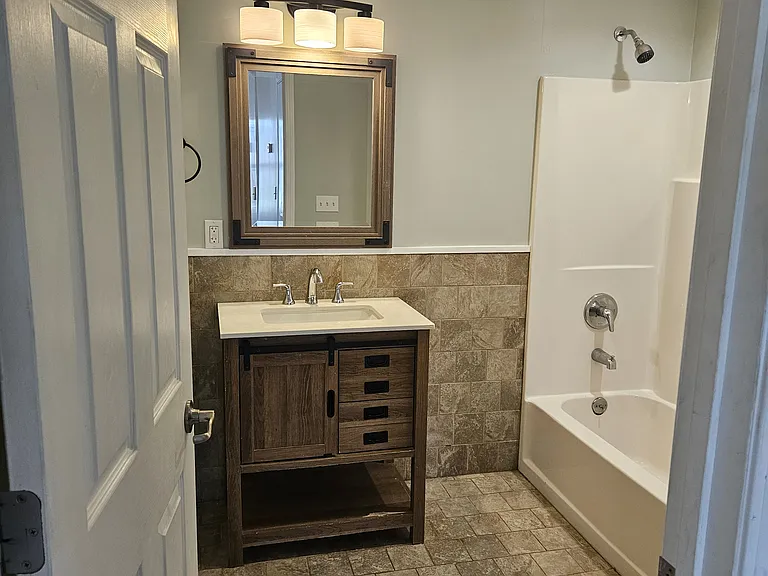 1552 Jefferson Ave — Photo 9