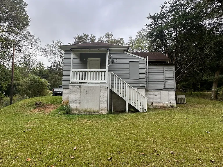 260 Hill St — Photo 2