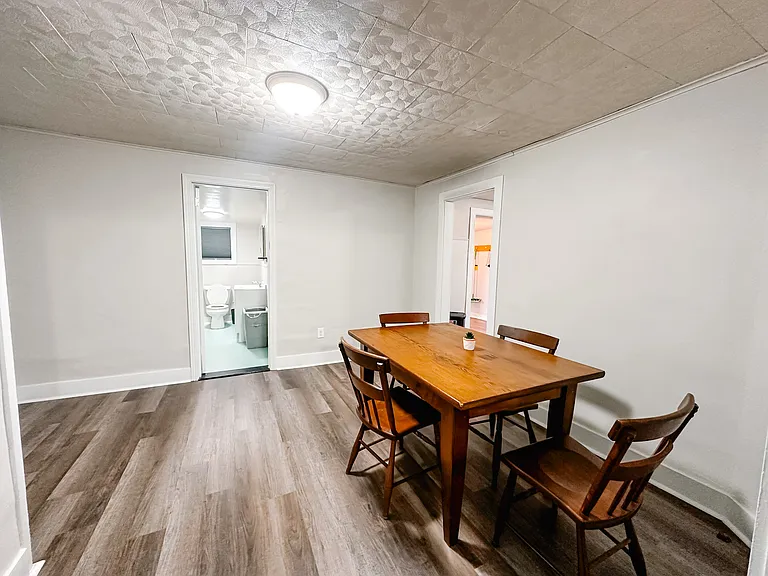1002 N Main St — Photo 8