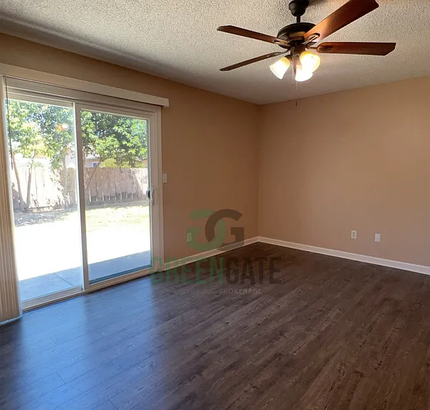 2305 Rose Ave — Photo 9