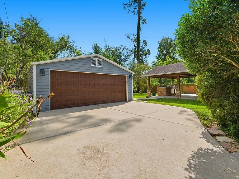 1320 Woodvine Dr — Photo 33