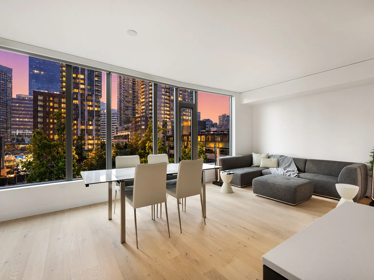 1 bed, 692 sqft, $2,900 — Photo 2