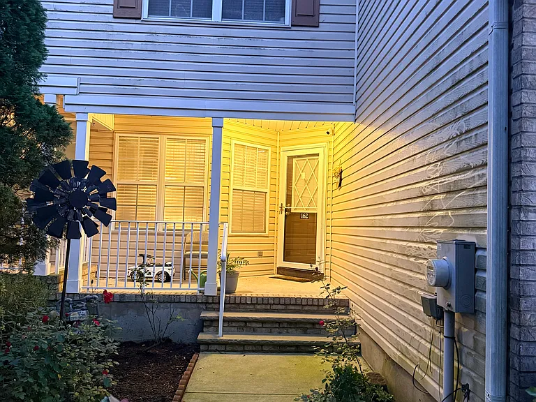 162 Briarwood Dr — Photo 1