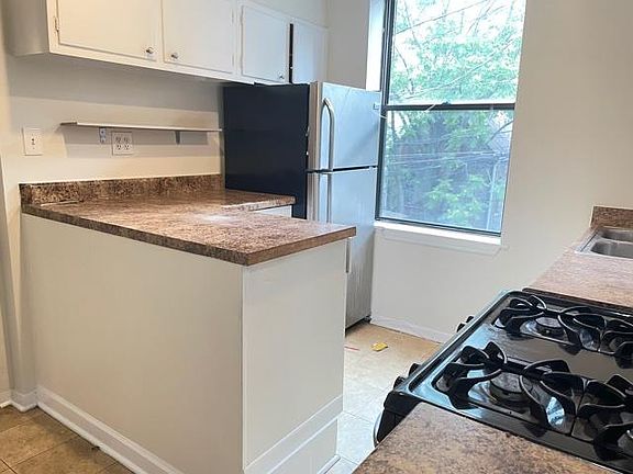 4th image of 1645 W Wabansia Ave APT 2F