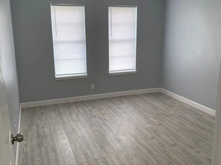 5808 S Alameda St — Photo 4