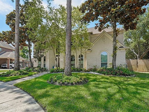 3rd image of 2602 Montview Drive