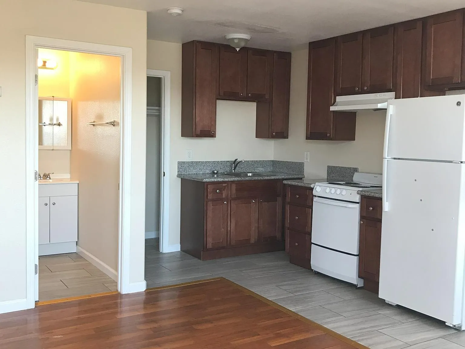 Studio, 350 sqft, $1,495 — Photo 3