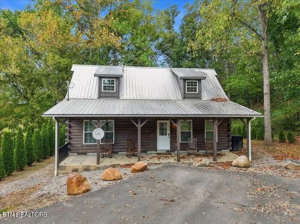 527 Golf Rd, Pigeon Forge, TN 37863
