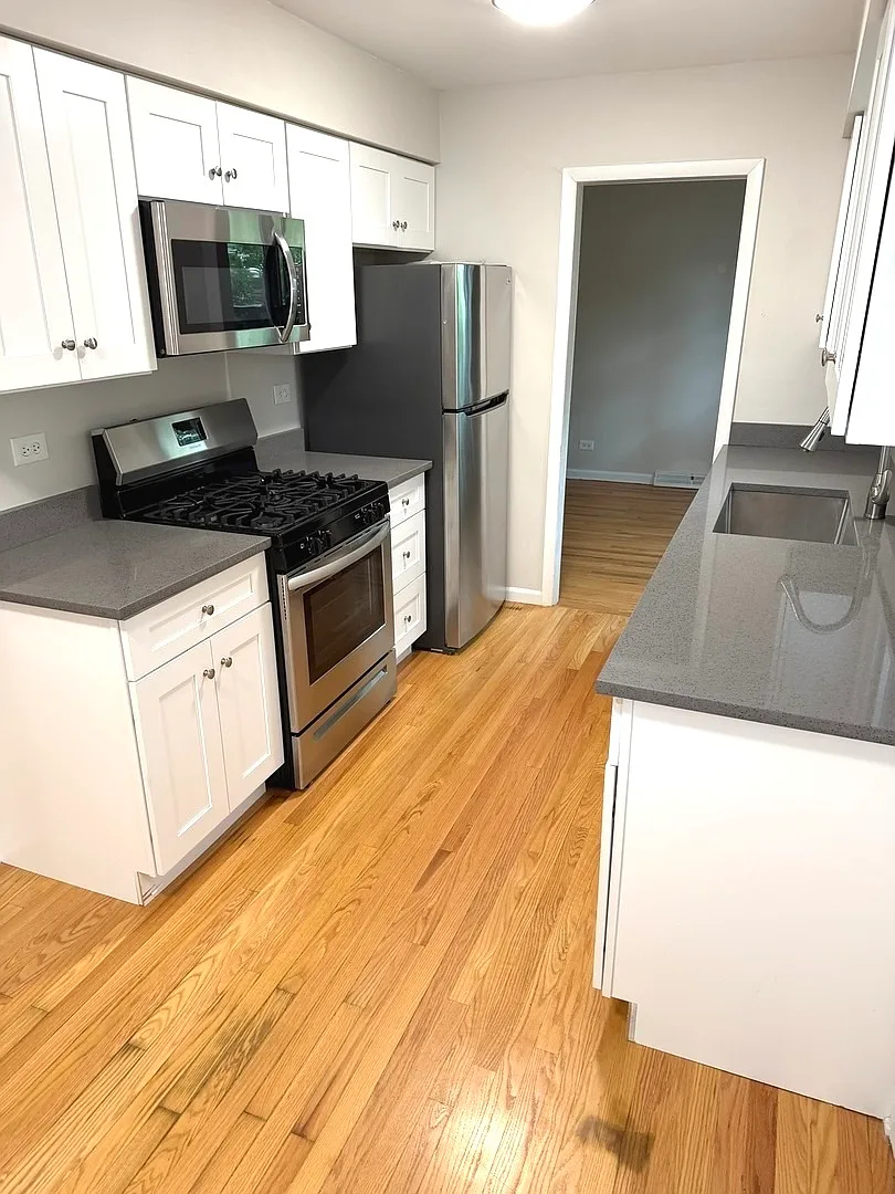 3 bed, 1.5 bath, 1238 sqft, $2,800 — Photo 2