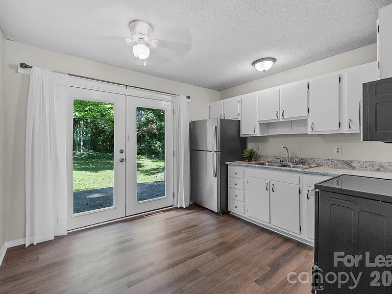 3315 Erskine Dr — Photo 11