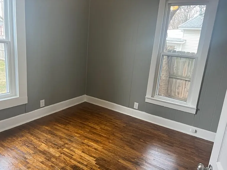 1700 W Chestnut St — Photo 9