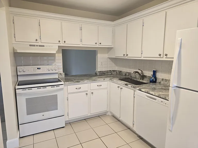 108 Lake Nancy Dr — Photo 3
